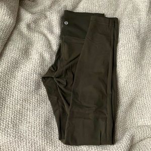 Lululemon Wunder under leggings, size 6